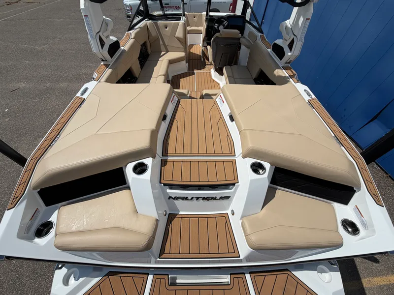 Slide: The Image of Nautique S21 Super Air 2023 - 8
