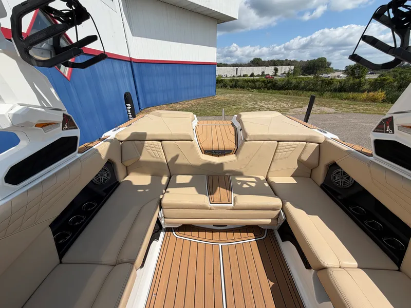 Slide: The Image of Nautique S21 Super Air 2023 - 19