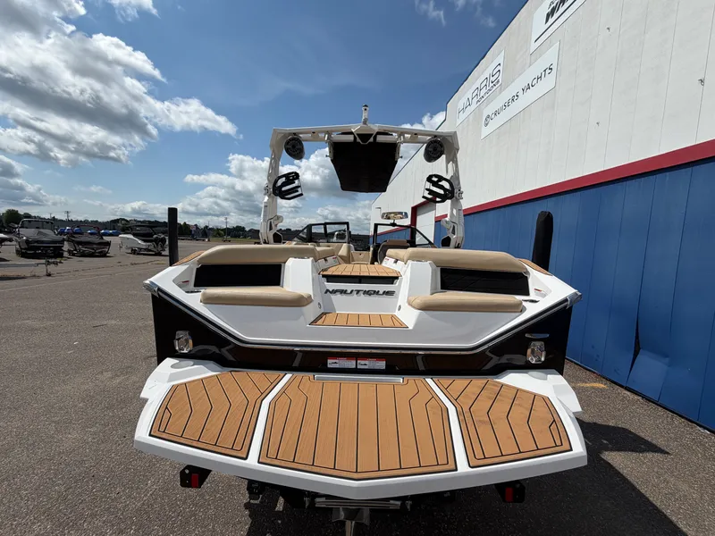 Slide: The Image of Nautique S21 Super Air 2023 - 7