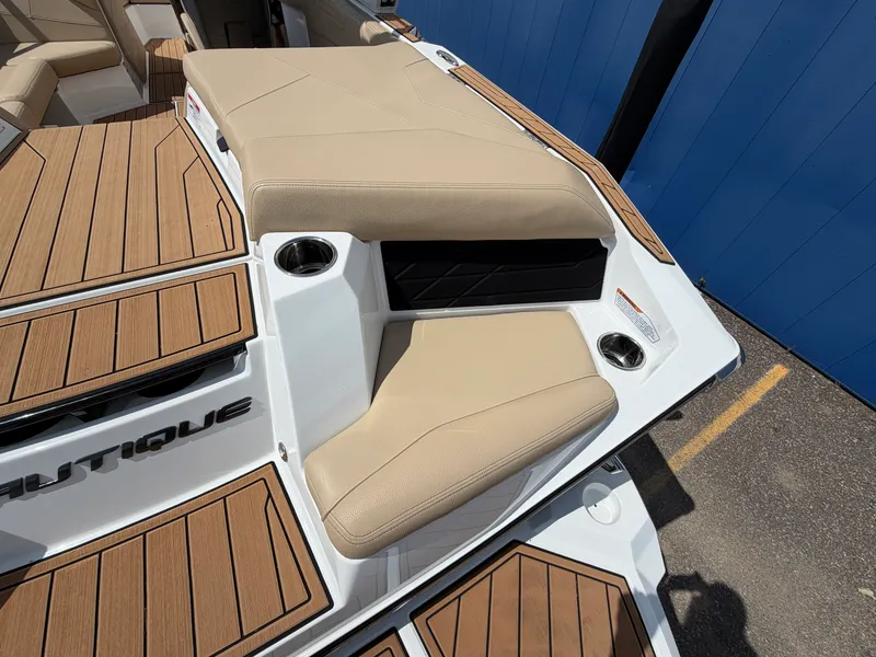 Slide: The Image of Nautique S21 Super Air 2023 - 10