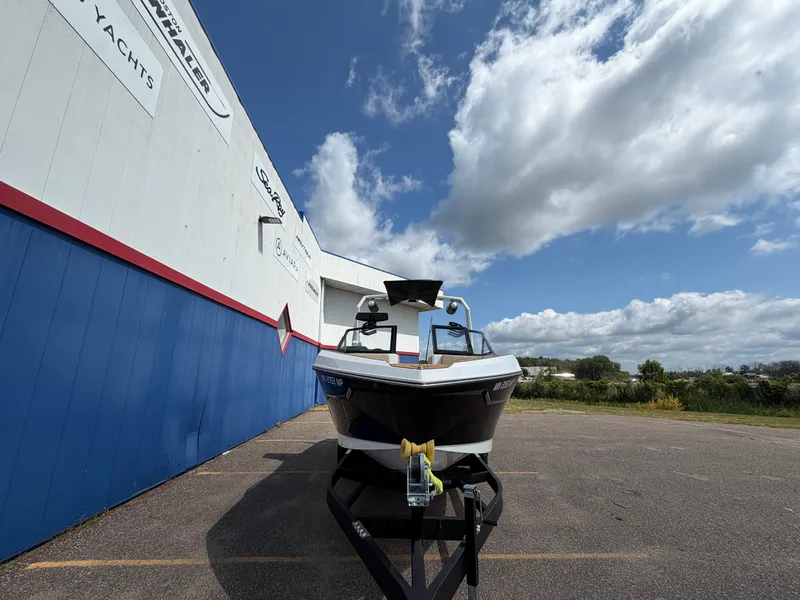 Slide: The Image of Nautique S21 Super Air 2023 - 2
