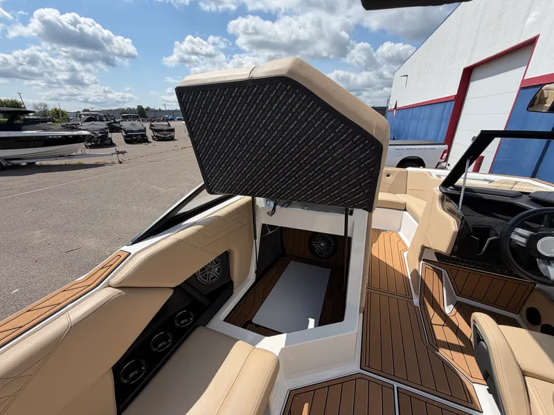 Slide: The Image of Nautique S21 Super Air 2023 - 32