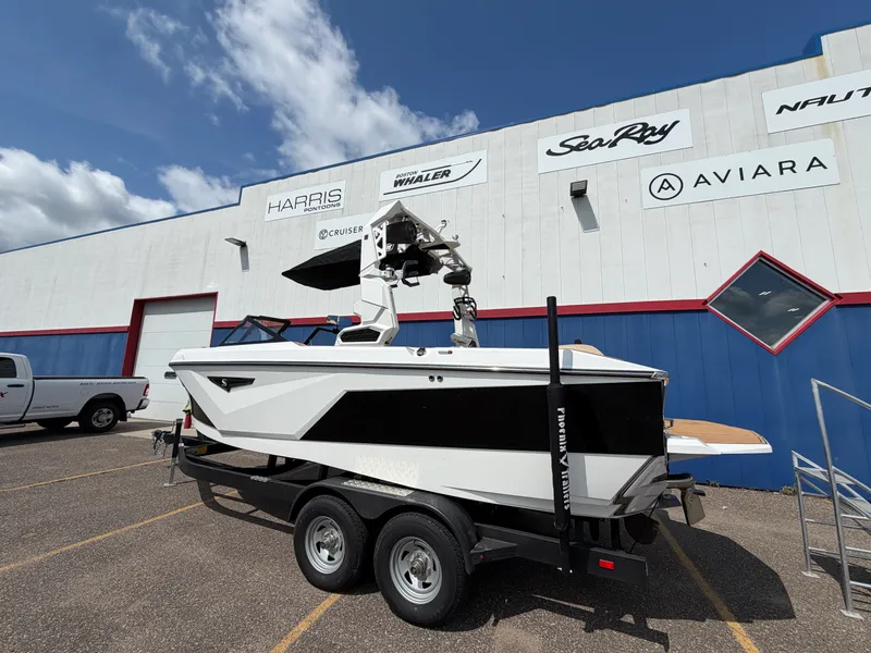Slide: The Image of Nautique S21 Super Air 2023 - 4