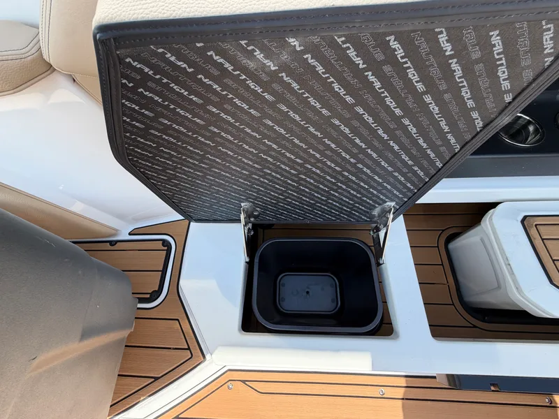 Slide: The Image of Nautique S21 Super Air 2023 - 24