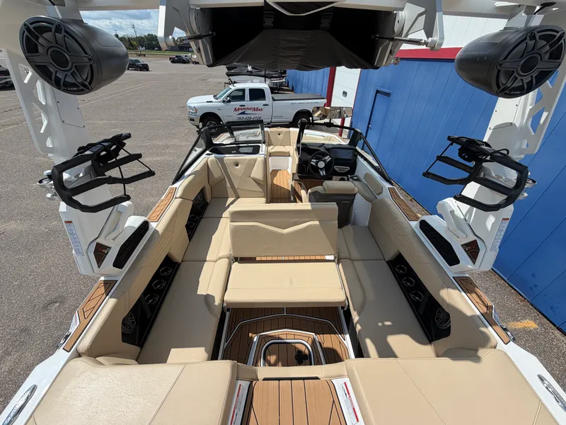 Slide: The Image of Nautique S21 Super Air 2023 - 16