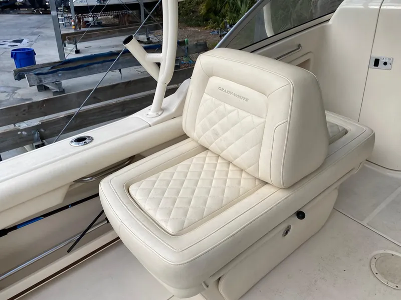 Slide: The Image of Grady-White Freedom 255 2018 - 8