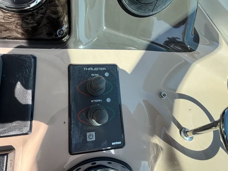 Slide: The Image of Sea Ray 520 SUNDANCER 2009 - 16