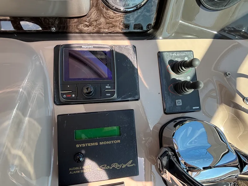 Slide: The Image of Sea Ray 520 SUNDANCER 2009 - 17