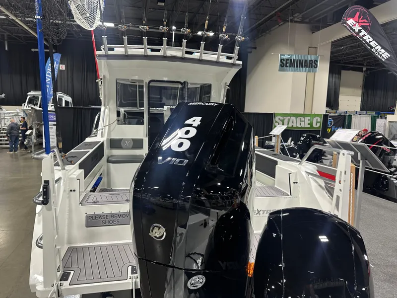 Slide: The Image of Single 400hp Mercury (600hp Available Option)  - 4