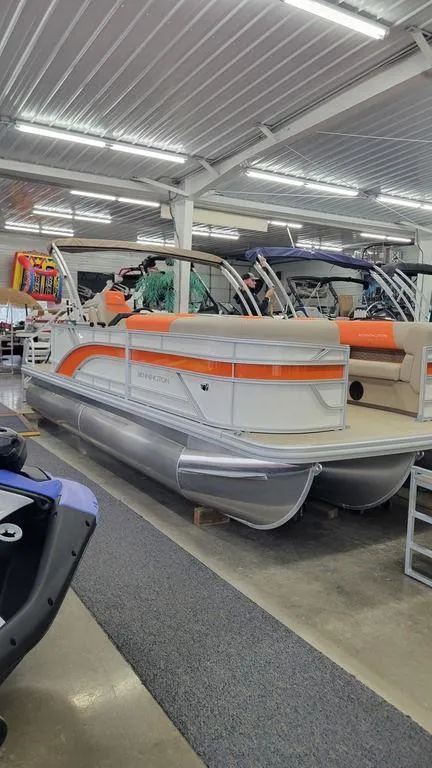 Slide: The Image of 2024 Bennington 20 SL pontoon boat in showroom. - 18