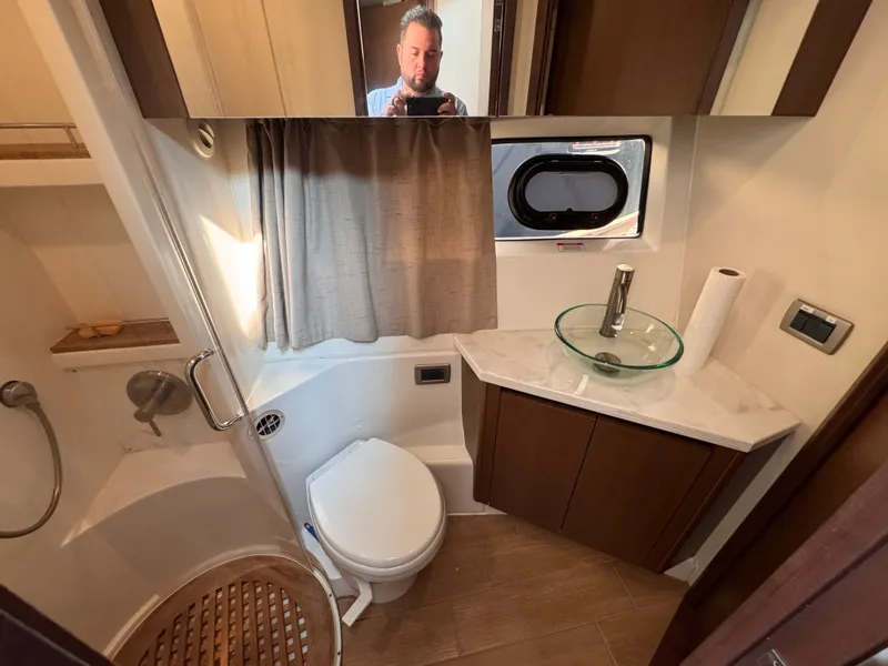 Slide: The Image of Sea Ray Sundancer 400 2017 - 37