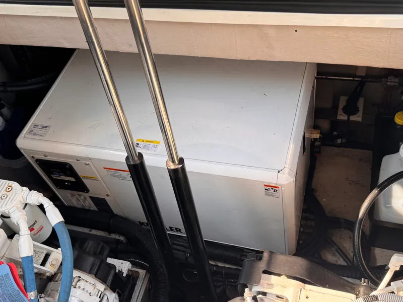 Slide: The Image of Sea Ray Sundancer 400 2017 - 52