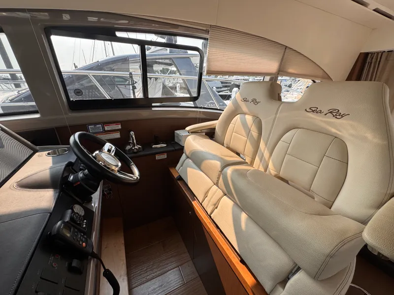 Slide: The Image of Sea Ray Sundancer 400 2017 - 49