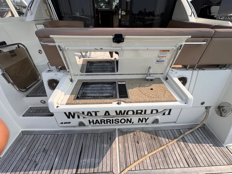 Slide: The Image of Sea Ray Sundancer 400 2017 - 13