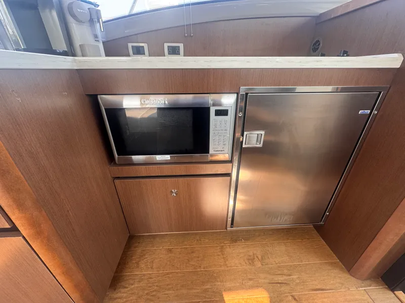 Slide: The Image of Sea Ray Sundancer 400 2017 - 25