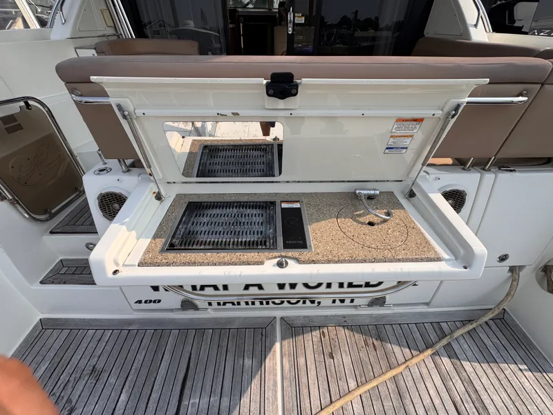 Slide: The Image of Sea Ray Sundancer 400 2017 - 14
