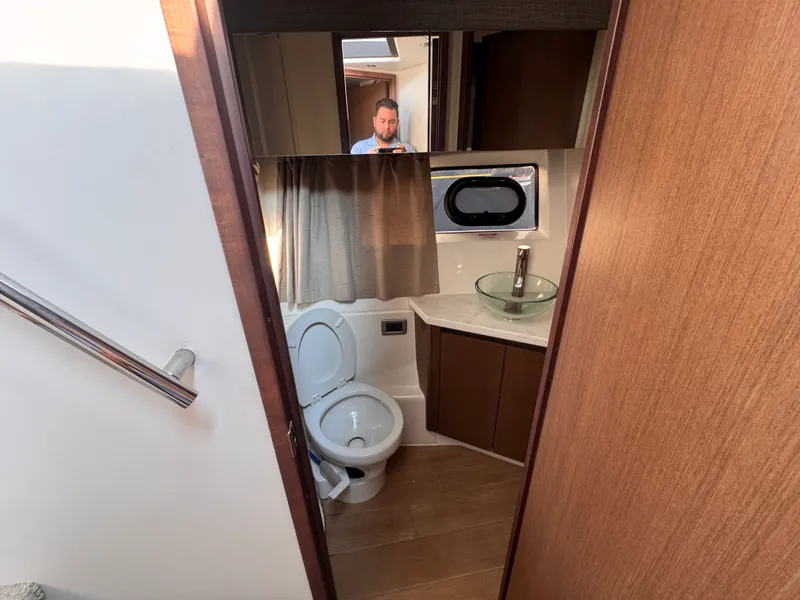 Slide: The Image of Sea Ray Sundancer 400 2017 - 36