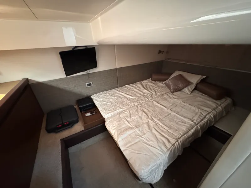 Slide: The Image of Sea Ray Sundancer 400 2017 - 31