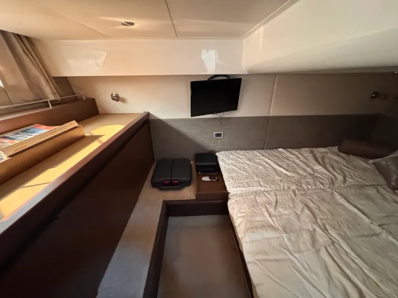 Slide: The Image of Sea Ray Sundancer 400 2017 - 35