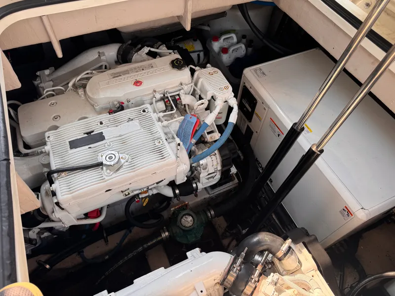 Slide: The Image of Sea Ray Sundancer 400 2017 - 60
