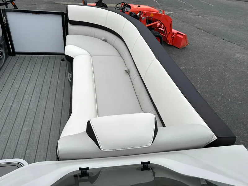 Slide: The Image of 2024 Avalon LSZ 2585 RL boat with spacious, luxurious seating. - 14