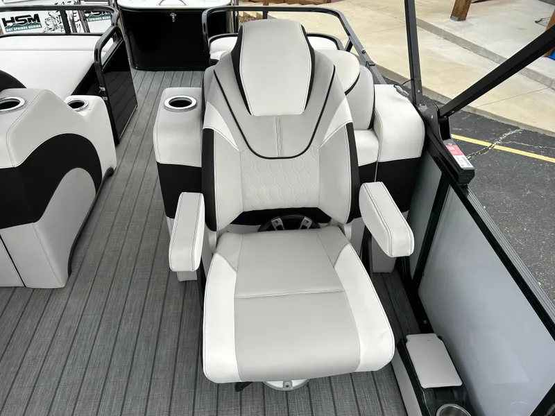 Slide: The Image of 2024 Avalon LSZ 2585 RL boat captain's chair with armrests and cup holders. - 15