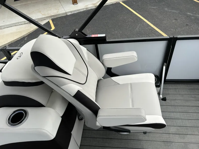 Slide: The Image of Luxury seating on 2024 Avalon LSZ 2585 RL pontoon boat. - 16