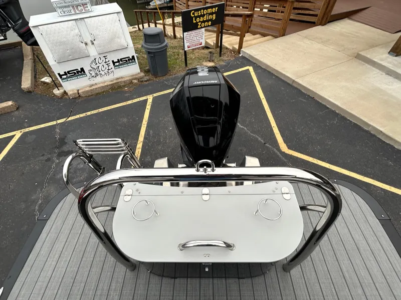Slide: The Image of Top view of 2024 Avalon LSZ 2585 RL boat's rear deck and motor. - 25