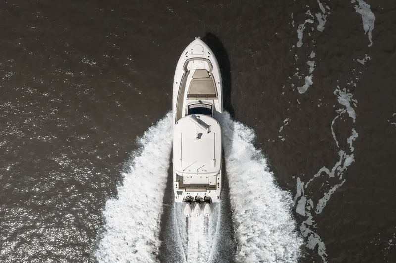 Slide: The Image of Boston Whaler 350 REALM 2021 - 26
