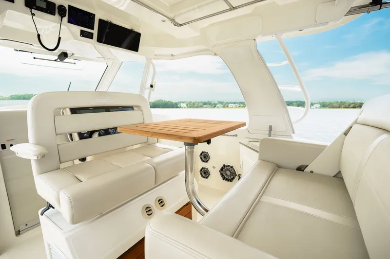 Slide: The Image of Boston Whaler 350 REALM 2021 - 13