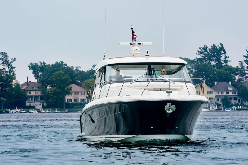 Slide: The Image of Tiara 48 LE - 4