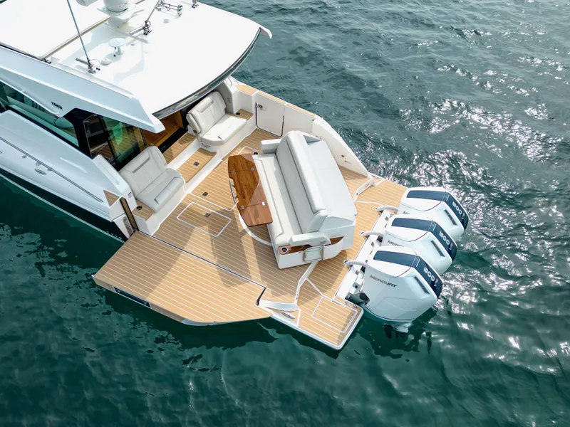 Slide: The Image of Tiara 48 LE Swivel Seating / Beach Door - 8
