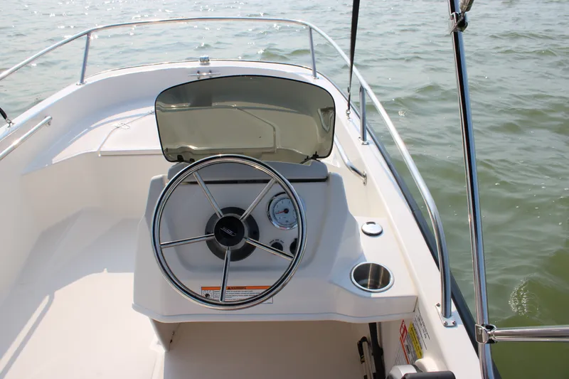 Slide: The Image of Boston Whaler 130 Super Sport 2027 - 14