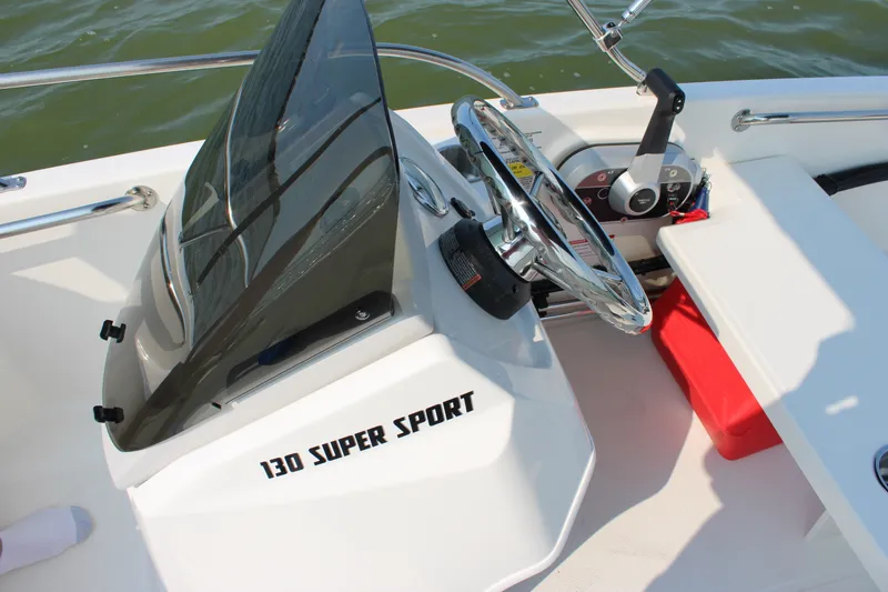 Slide: The Image of Boston Whaler 130 Super Sport 2027 - 15
