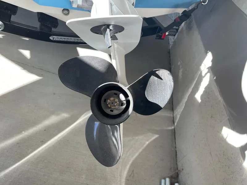 Slide: The Image of Propeller of 2024 Stingray 192 SC boat, close-up view in sunlight. - 9