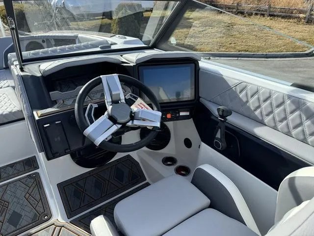 Slide: The Image of Tigé 24RZX 2024 - 12