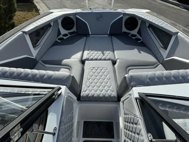 Slide: The Image of Tigé 24RZX 2024 - 13