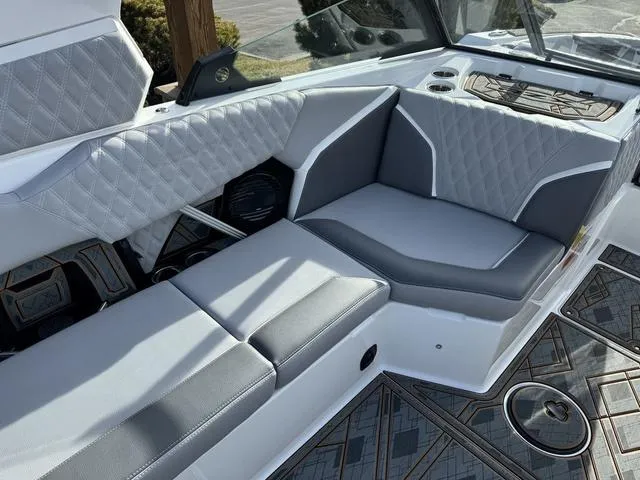 Slide: The Image of Tigé 24RZX 2024 - 14