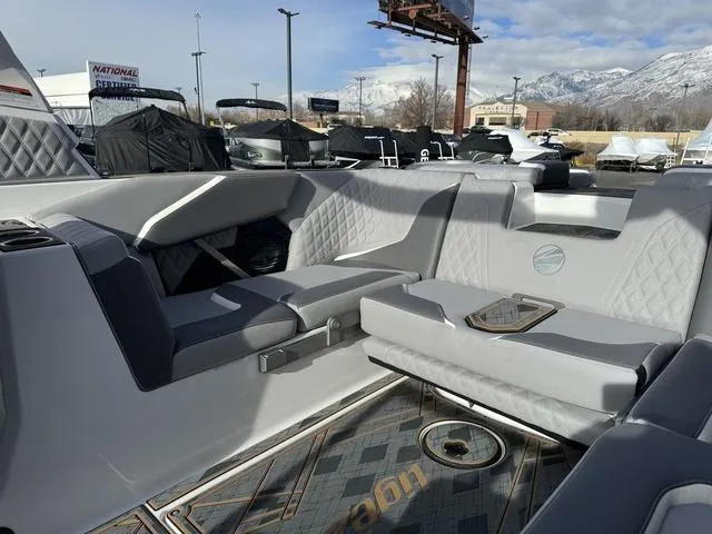 Slide: The Image of Tigé 24RZX 2024 - 17