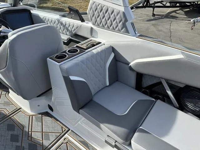 Slide: The Image of Tigé 24RZX 2024 - 18