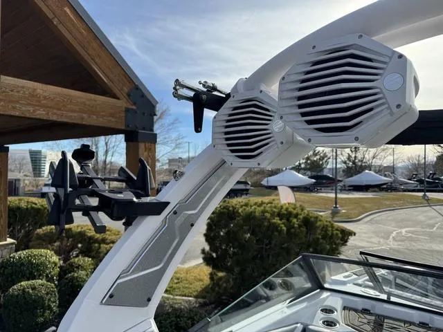 Slide: The Image of Tigé 24RZX 2024 - 19