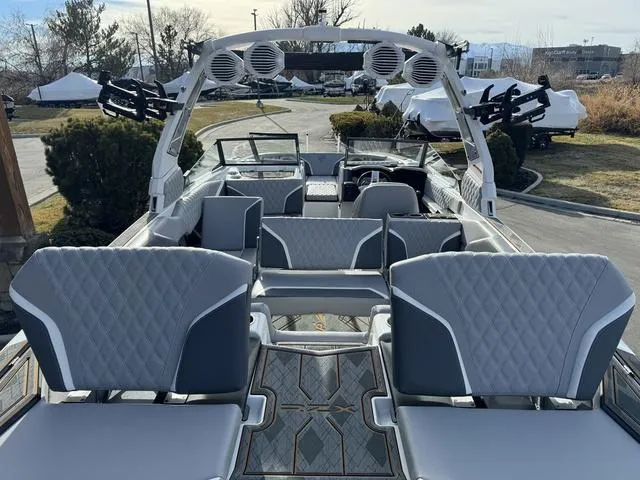 Slide: The Image of Tigé 24RZX 2024 - 20