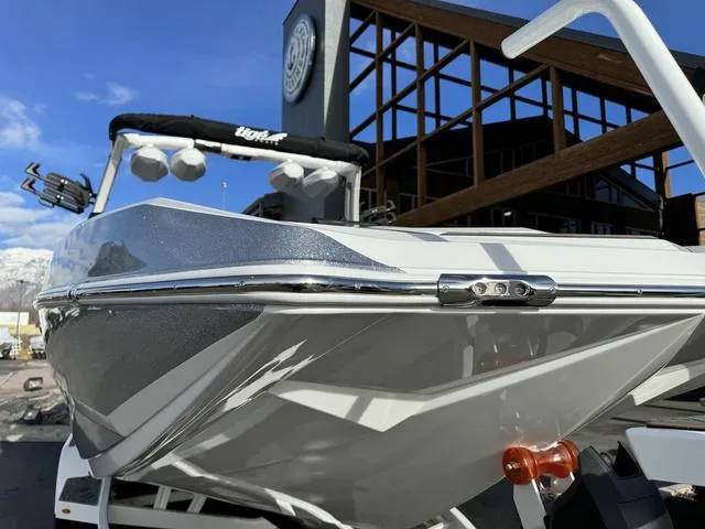 Slide: The Image of Tigé 24RZX 2024 - 3