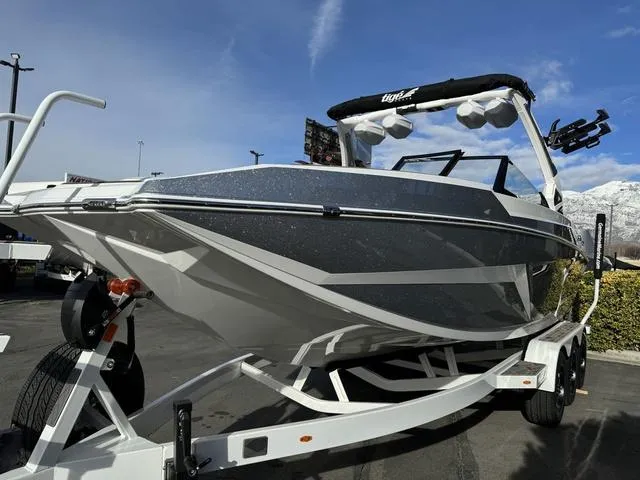 Slide: The Image of Tigé 24RZX 2024 - 4