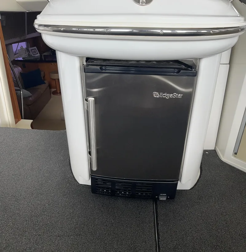 Slide: The Image of EdgeStar fridge on 2002 Carver 466 Motor Yacht interior. - 14