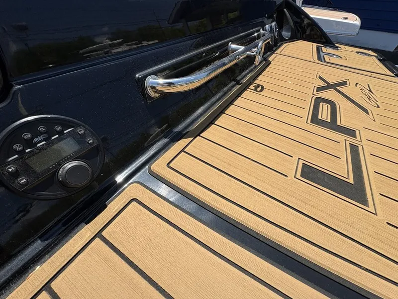 Slide: The Image of Crownline Boats 220 SS LPX 2024 - 19