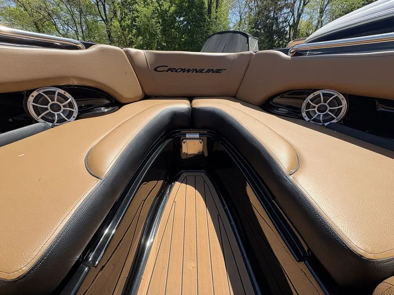 Slide: The Image of Crownline Boats 220 SS LPX 2024 - 10