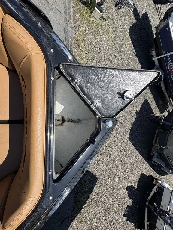 Slide: The Image of Crownline Boats 220 SS LPX 2024 - 9