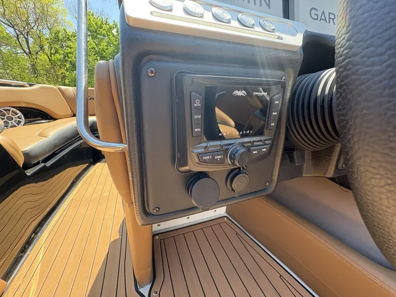 Slide: The Image of Crownline Boats 220 SS LPX 2024 - 14
