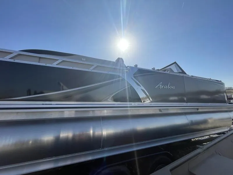 The Image of 2024 Avalon LSZ Elite Windshield pontoon boat under the sun. - 1